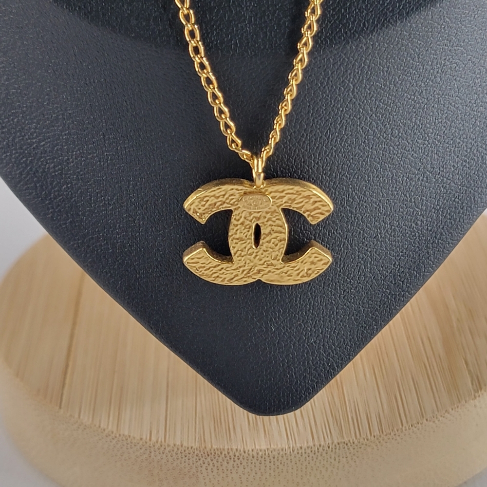 CHANEL CC Logo Gold Tone with Pink Rhinestone Necklace - Picture 5 of 11